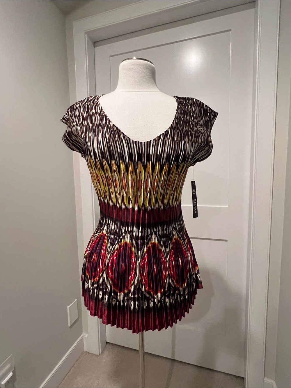 Pleated Short-Sleeve Printed Women’s Top in Burgundy and Yellow